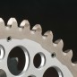 Couronne RENTHAL Twinring aluminium Ultra-Light anti-boue anodisé dur 1230 - 520 Couronne RENTHAL Twinring aluminium Ultra-Light anti-boue anodisé dur 1230 - 520