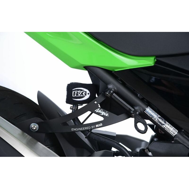 Caches orifices repose pieds arrière R&G RACING noir Kawasaki Ninja 400 Caches orifices repose pieds arrière R&G RACING noir Kawasaki Ninja 400